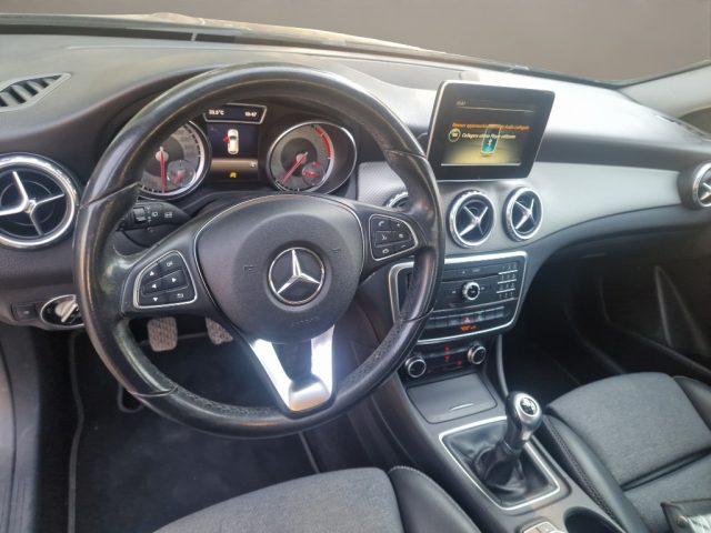 MERCEDES-BENZ GLA 180 d Automatic Business