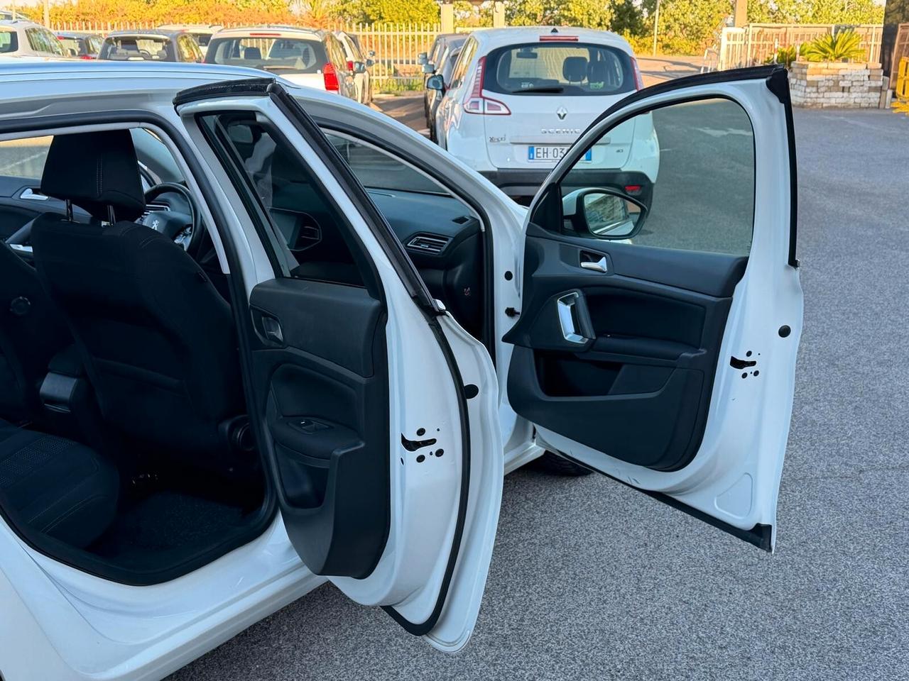 Peugeot 308 1.6 BLUEHDI 120 EAT6 S&S SW ALLURE 2016