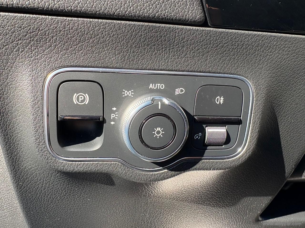 MERCEDES-BENZ GLA 200 d Automatic 4Matic Sport