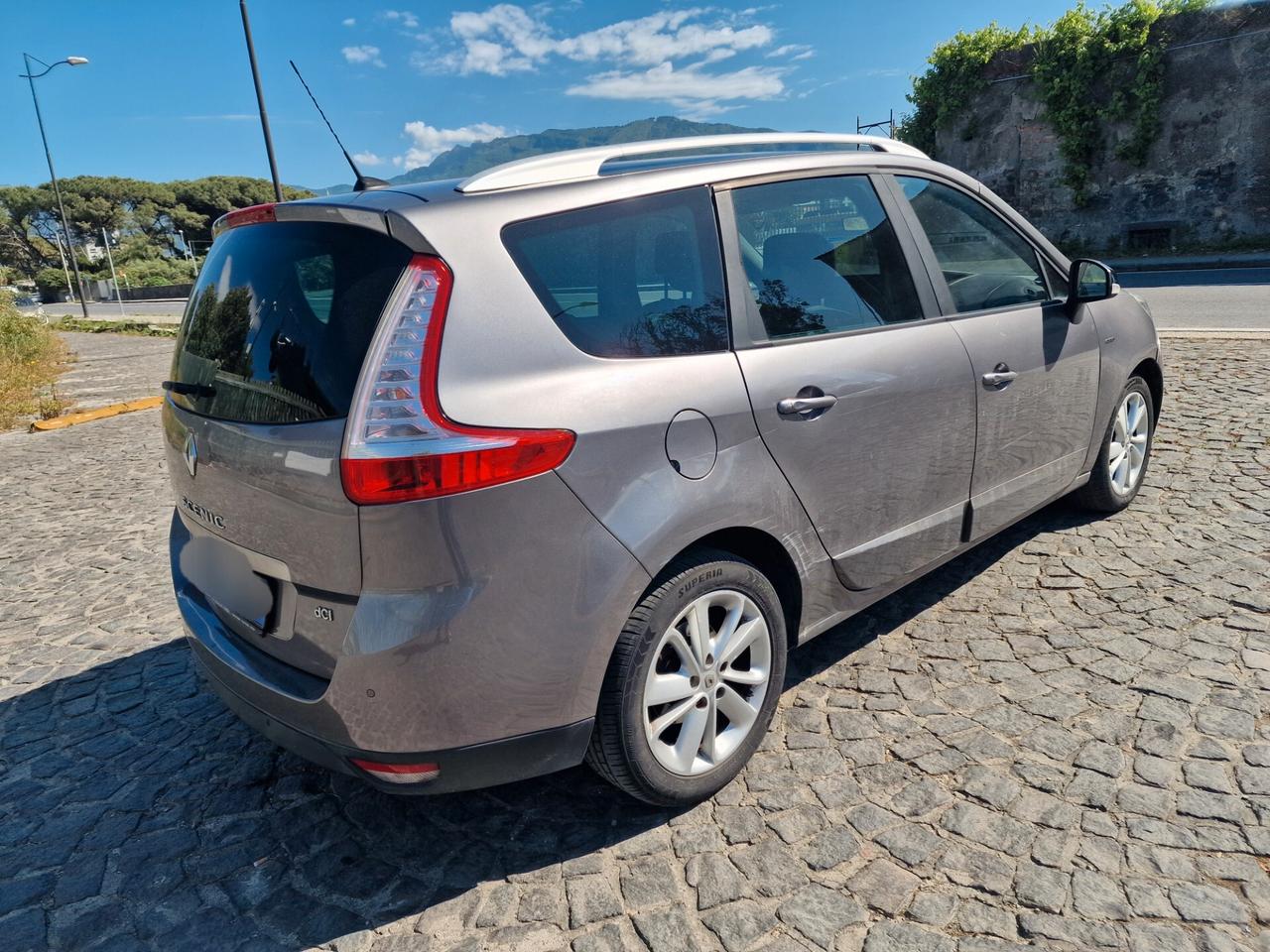 Renault Scenic XMod 1.5 dCi 110 7 POSTI
