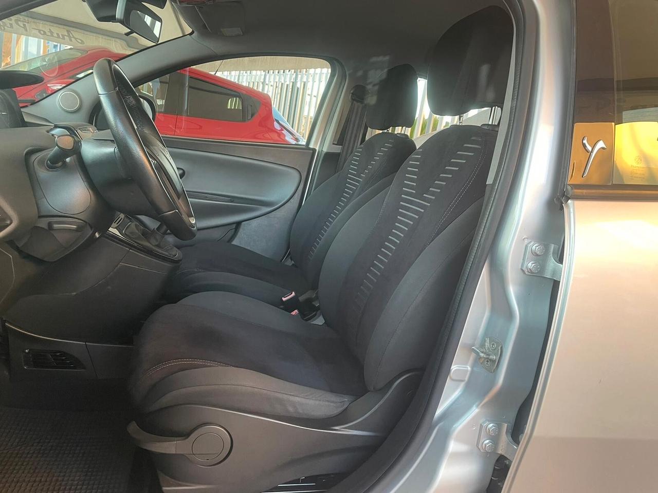 Lancia Ypsilon 0.9 TwinAir 85 CV 5 porte S&S Platinum