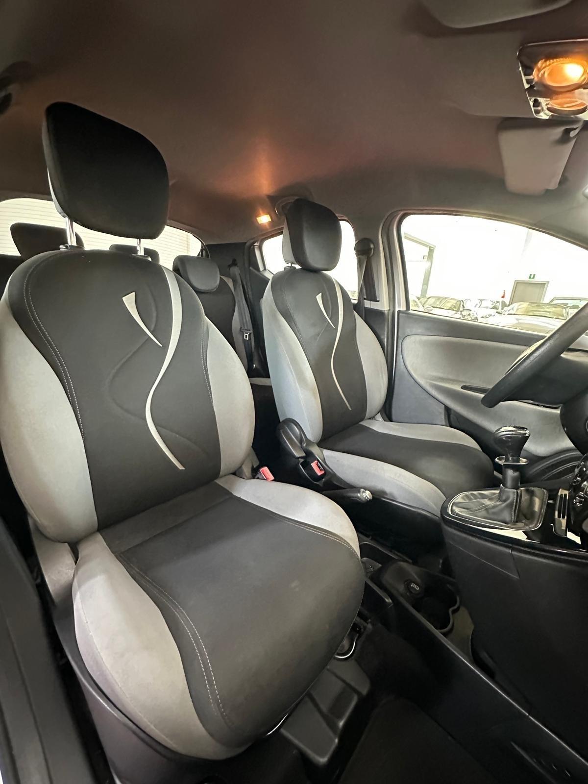 Lancia Ypsilon 1.2 69 CV 5 porte S&S Platinum