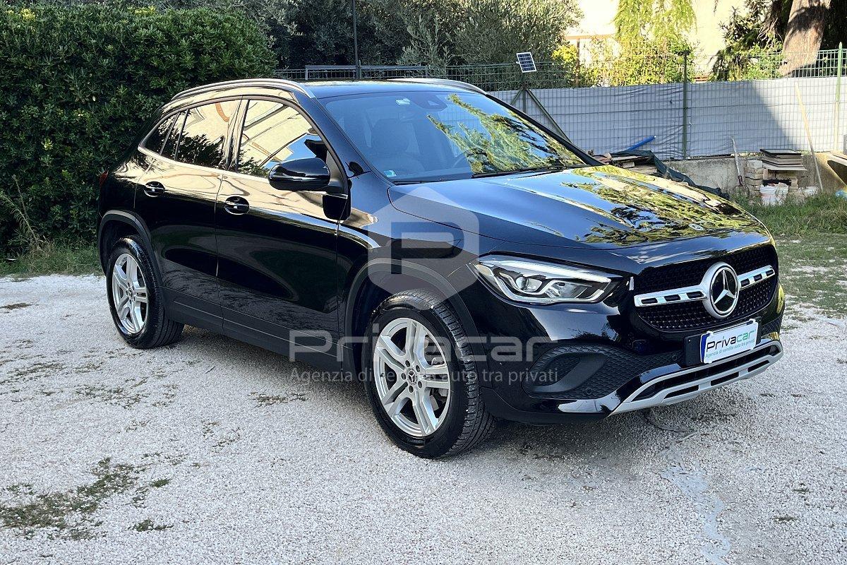 MERCEDES GLA 180 d Automatic Business