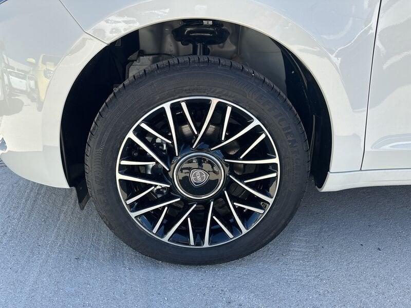 Lancia Ypsilon 1.0 FireFly 5 porte S&S Hybrid Platino