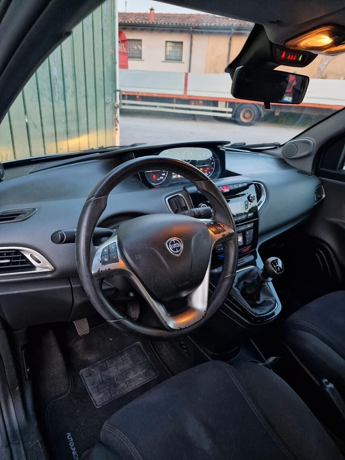 Lancia Ypsilon 1.2 benz 69 CV