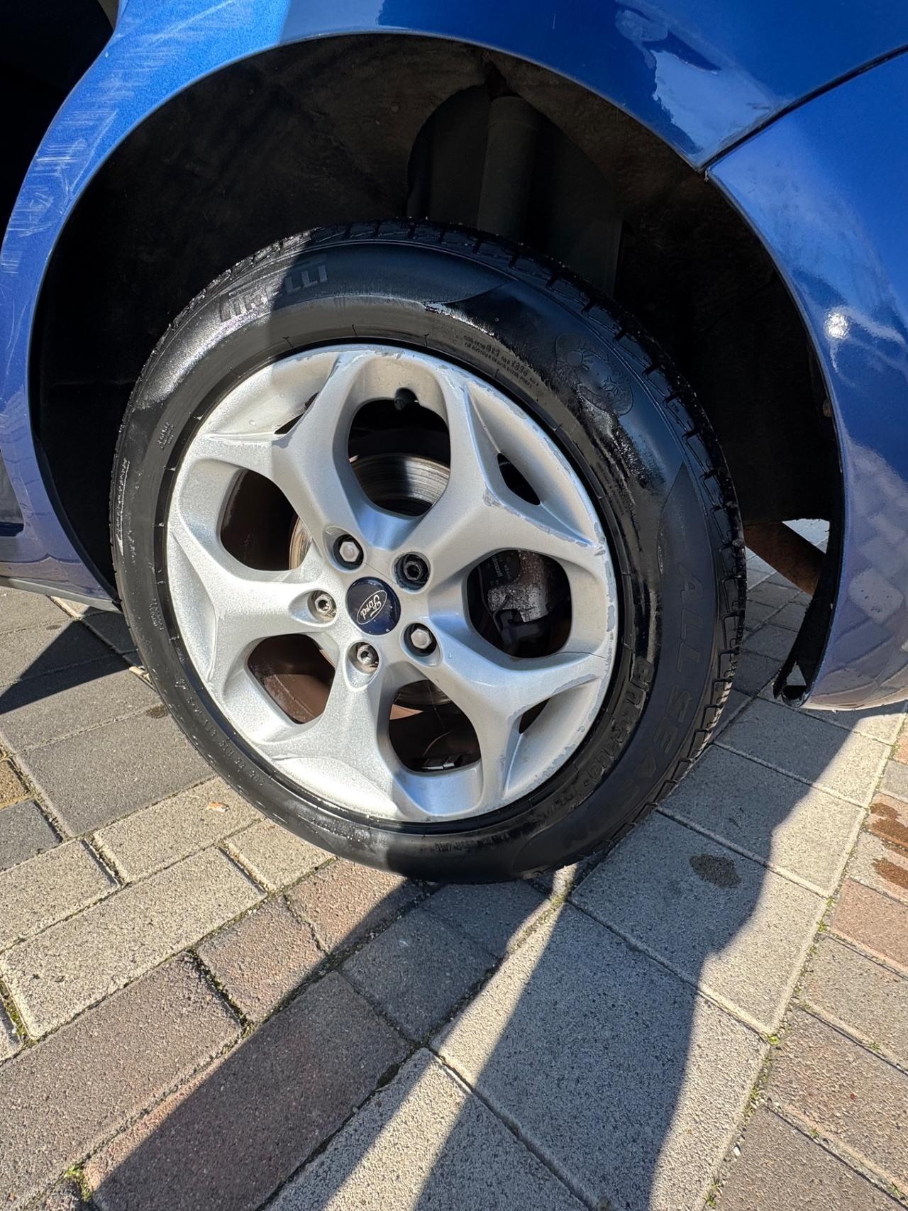 Ford Focus 1.6 (115CV) 5p. Bz.- GPL Titanium