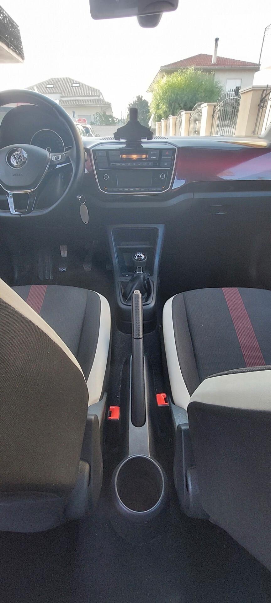 VOLKSWAGEN UP BENZINA/METANO DI SERIE TELEFONO LEGA PELLE SENSORI IMPECCABILE