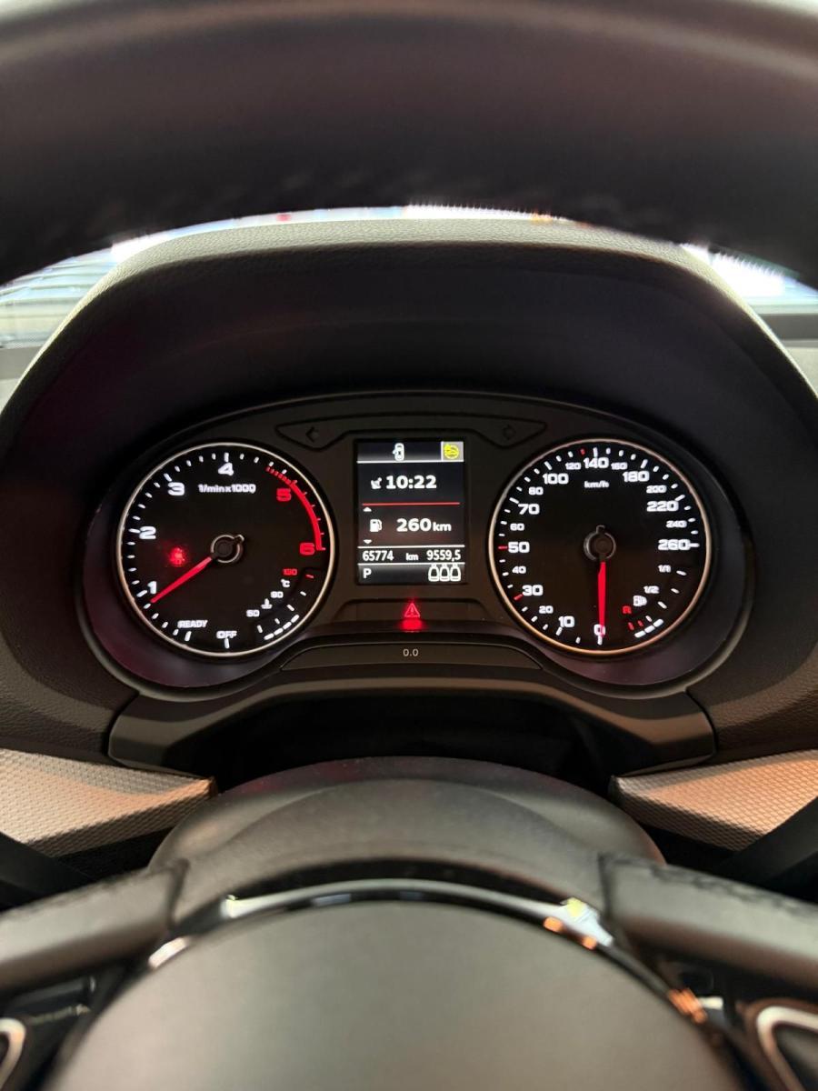 AUDI - Q2 - 30 TDI S tronic Identity Black