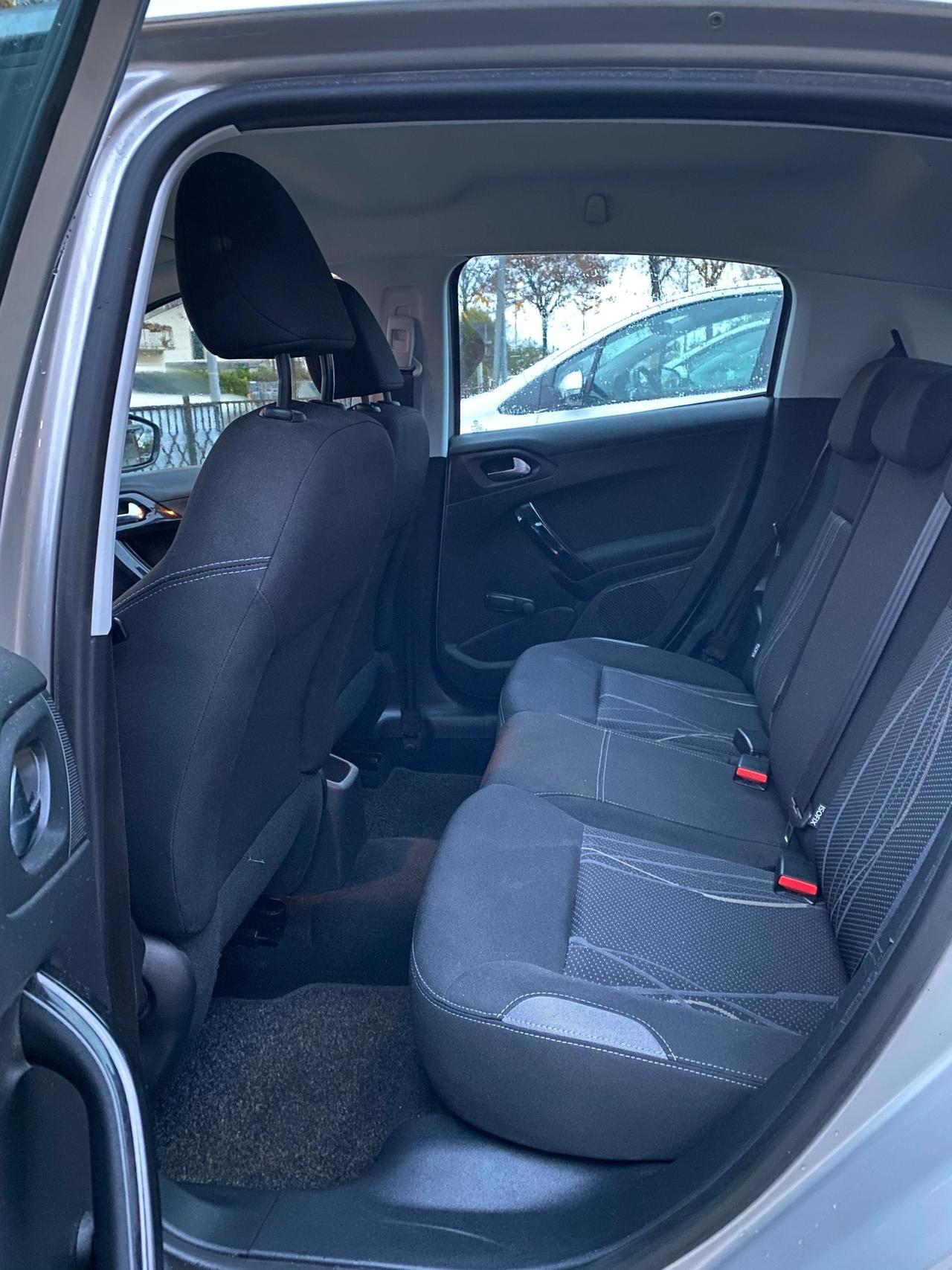 Peugeot 208 PureTech 82 5 porte Allure