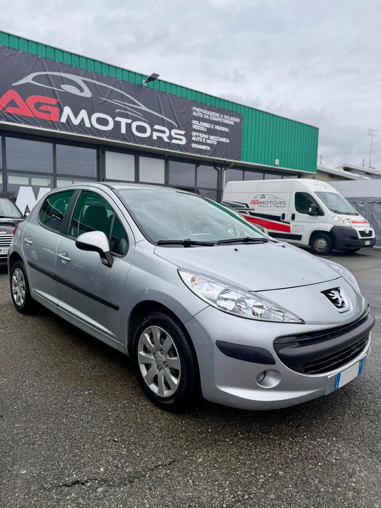 Peugeot 207 1.4 8V 75CV 5p. ONE Line