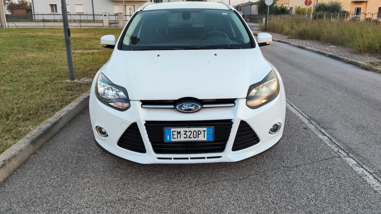 Ford Focus 1.6 TDCi con gancio traino