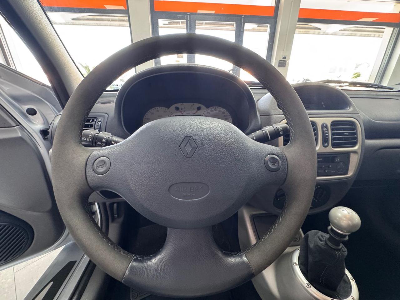 Renault Clio 3.0 V6 24V #6567