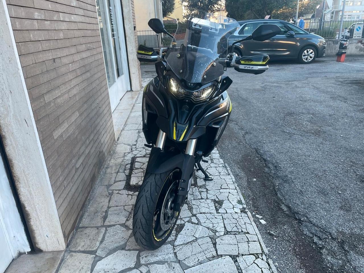 Benelli TRK 702 + TRIS DI VALIGE