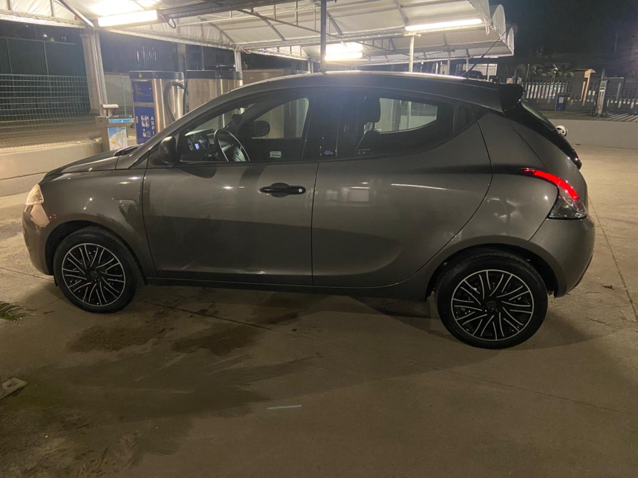 Lancia Ypsilon 1.2 GPL Elefant. Blu nuova garanzia