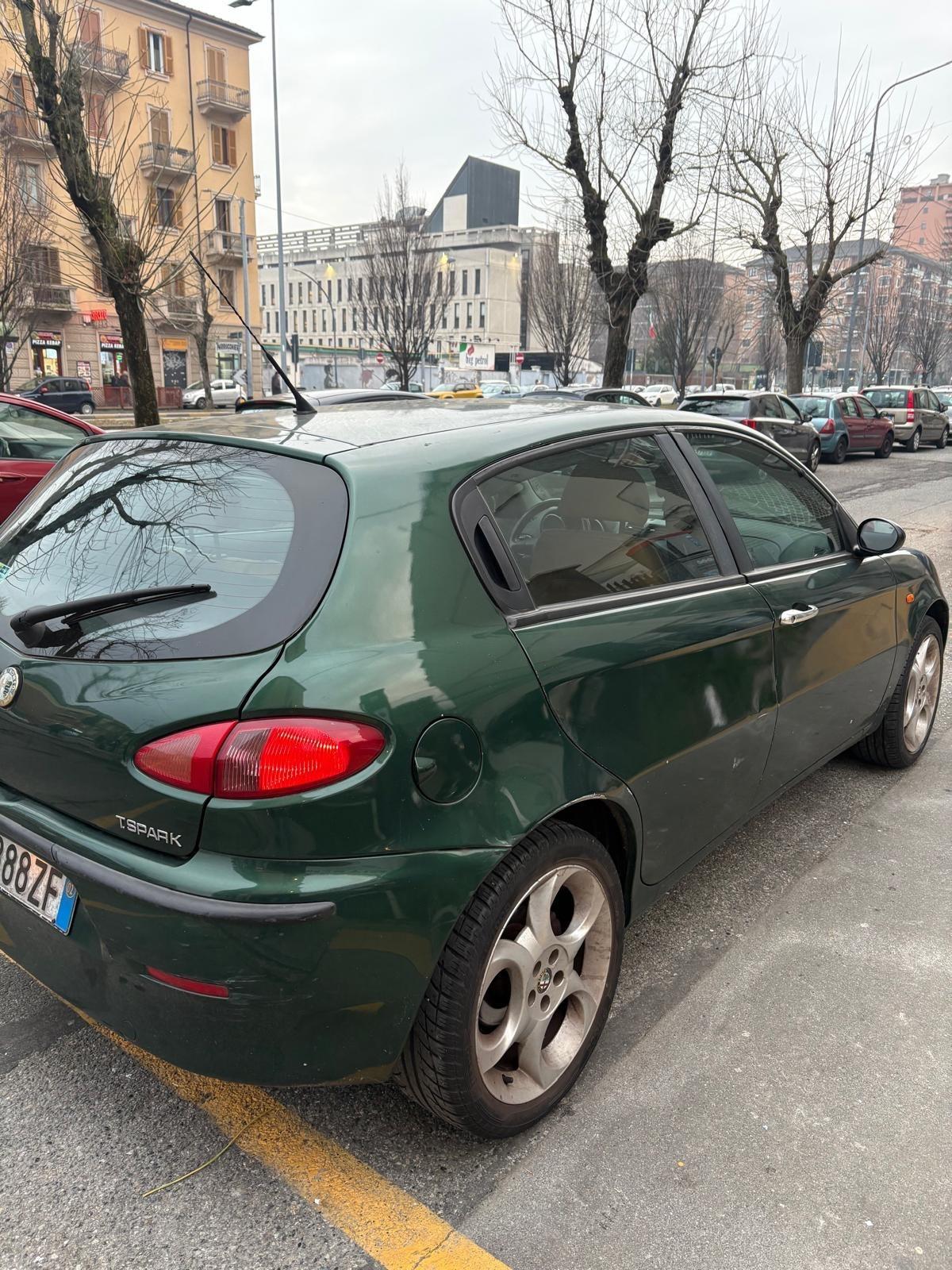 Alfa Romeo 147 1.6i 16V Twin Spark 5p. Distinctive