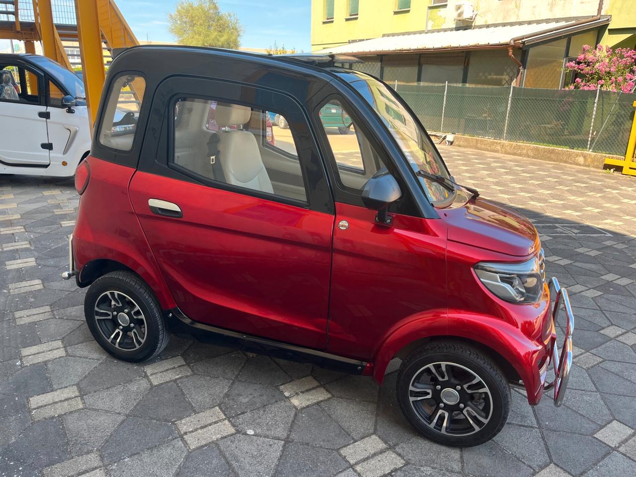 DELTA1 scooter cabinato anziani/disabili
