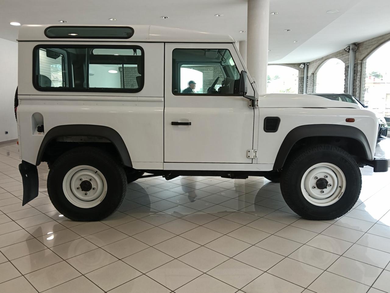 Land Rover Defender 90 2.2 TD4 Station Wagon SE N1