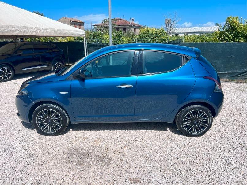 Lancia Ypsilon 1.0 FireFly 5 porte S&S Hybrid Gold