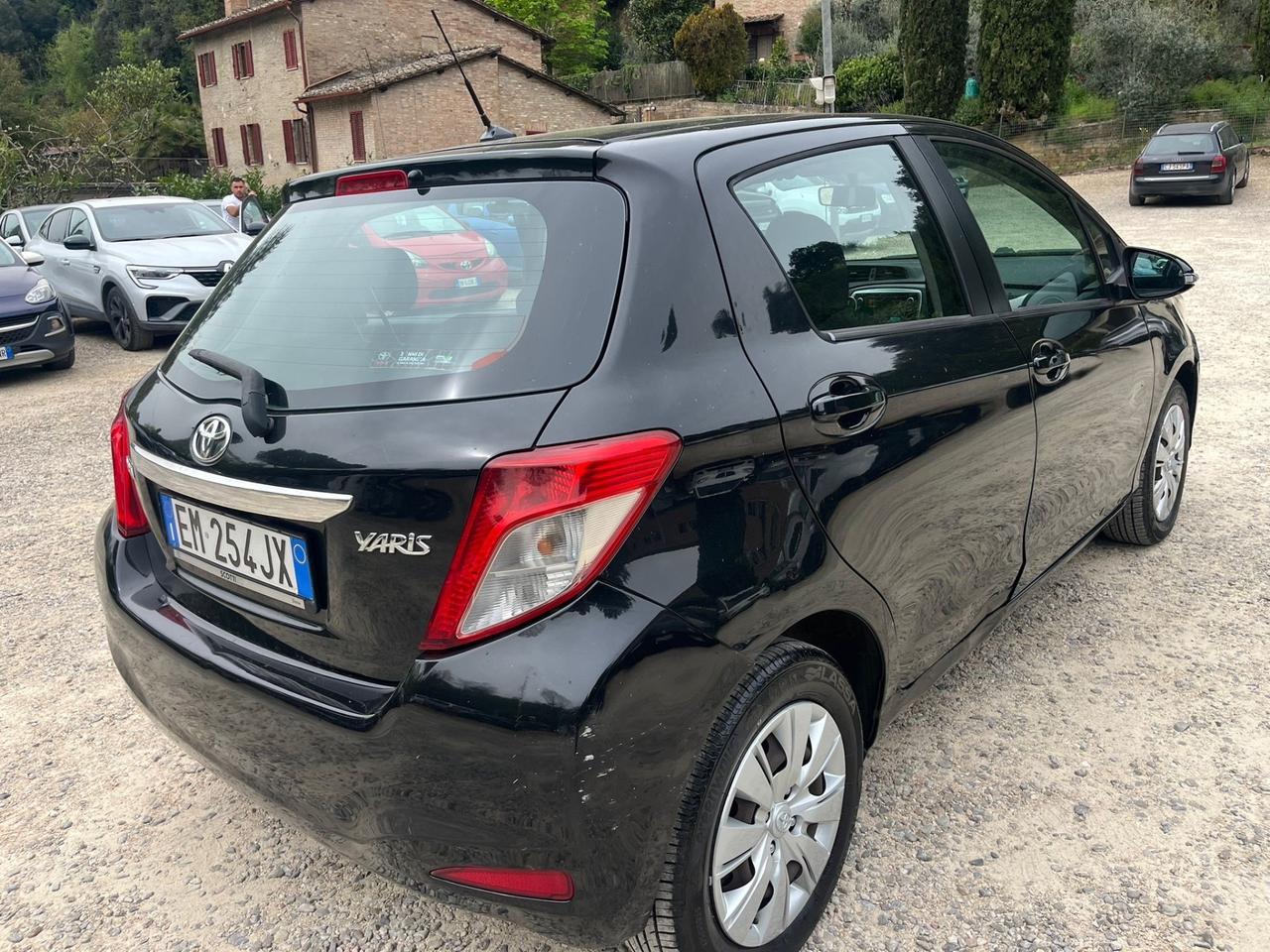 Toyota Yaris 1.0 Benzina - Neopatentati
