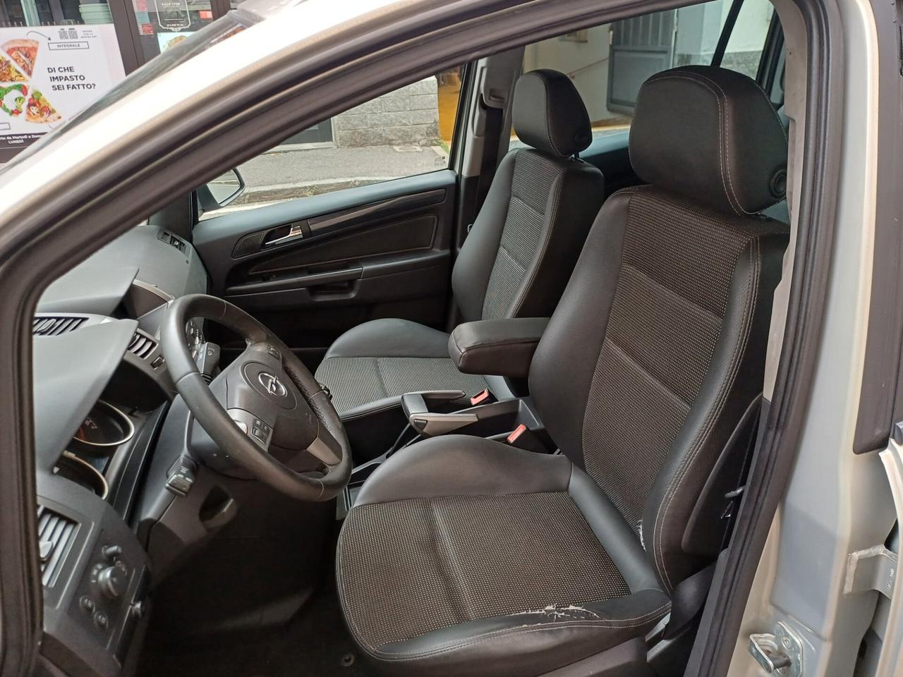 Opel Zafira 1.9 7 POSTI