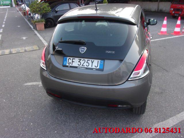 LANCIA Ypsilon 1.0 FireFly 5 porte S&S Hybrid Ecochic Silver