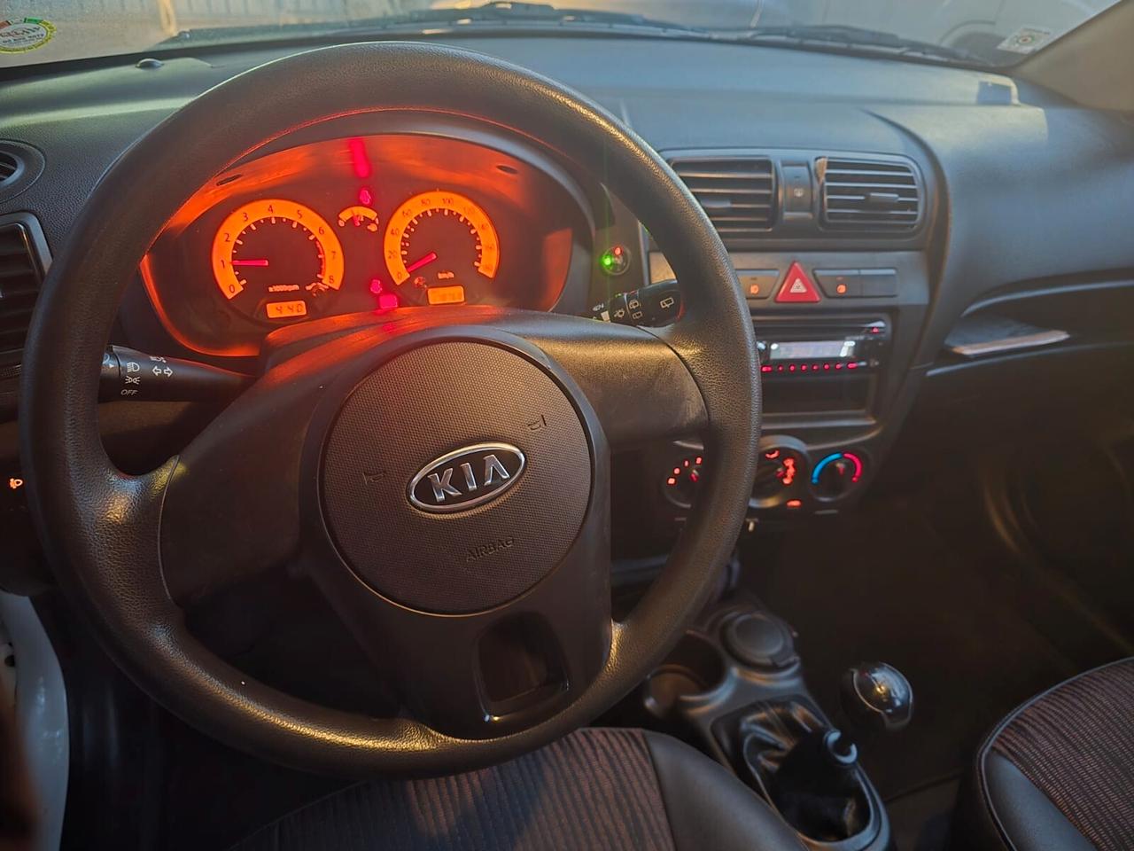 Kia Picanto 1.0 12V Town Bi-Fuel rate 99,00