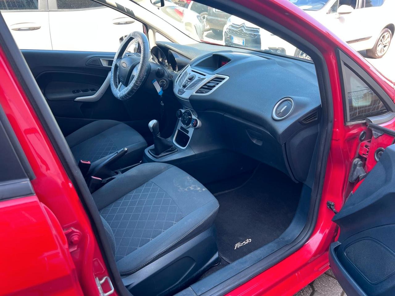 Ford Fiesta 1.4 TDCi 70CV 5 porte Titanium