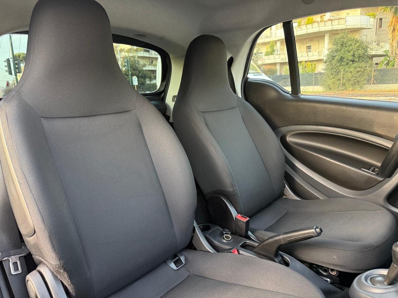 Smart ForTwo 1.0 71cv Coupe Clima cambio Auto fari nuovi