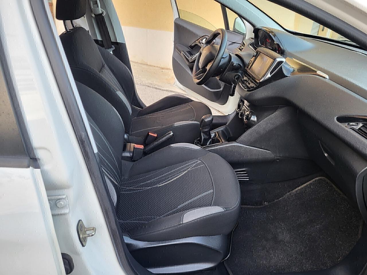 PEUGEOT 208 1,4 HDI-UNICA PROPRIETAR-4 REVISIONI