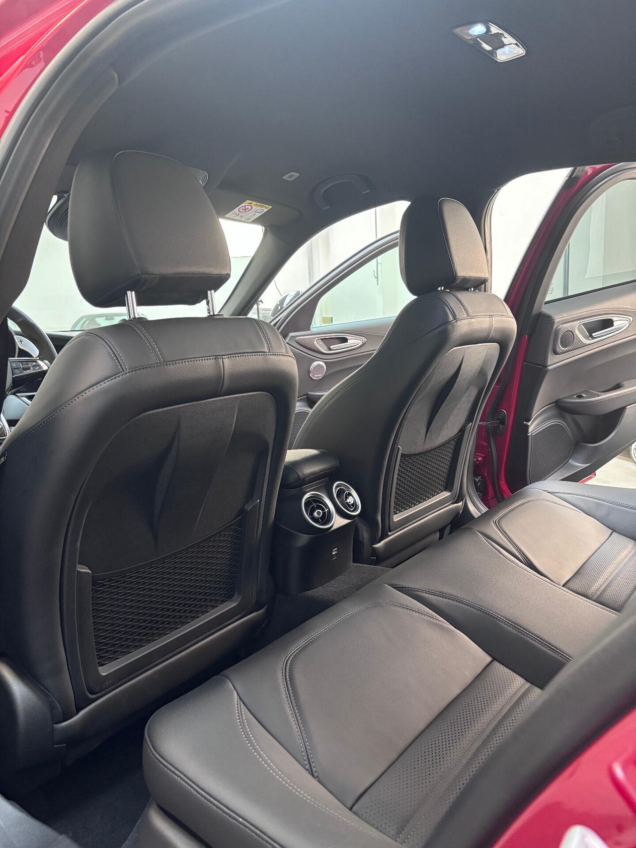 Alfa Romeo Giulia 2.9 V6 Bi-Turbo AT8 Quadrifoglio