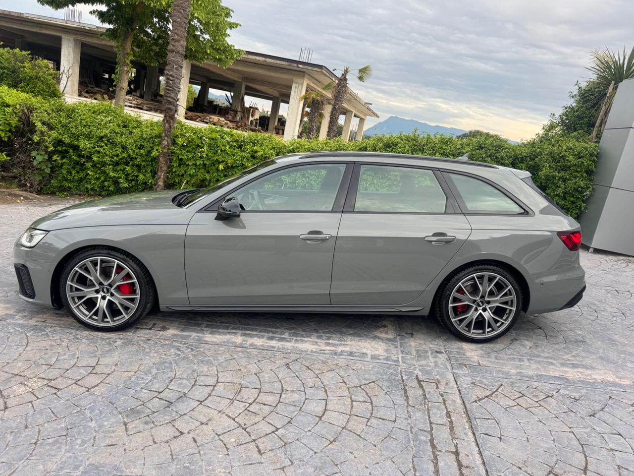 Audi A4 40 TDI quattro S tronic edition