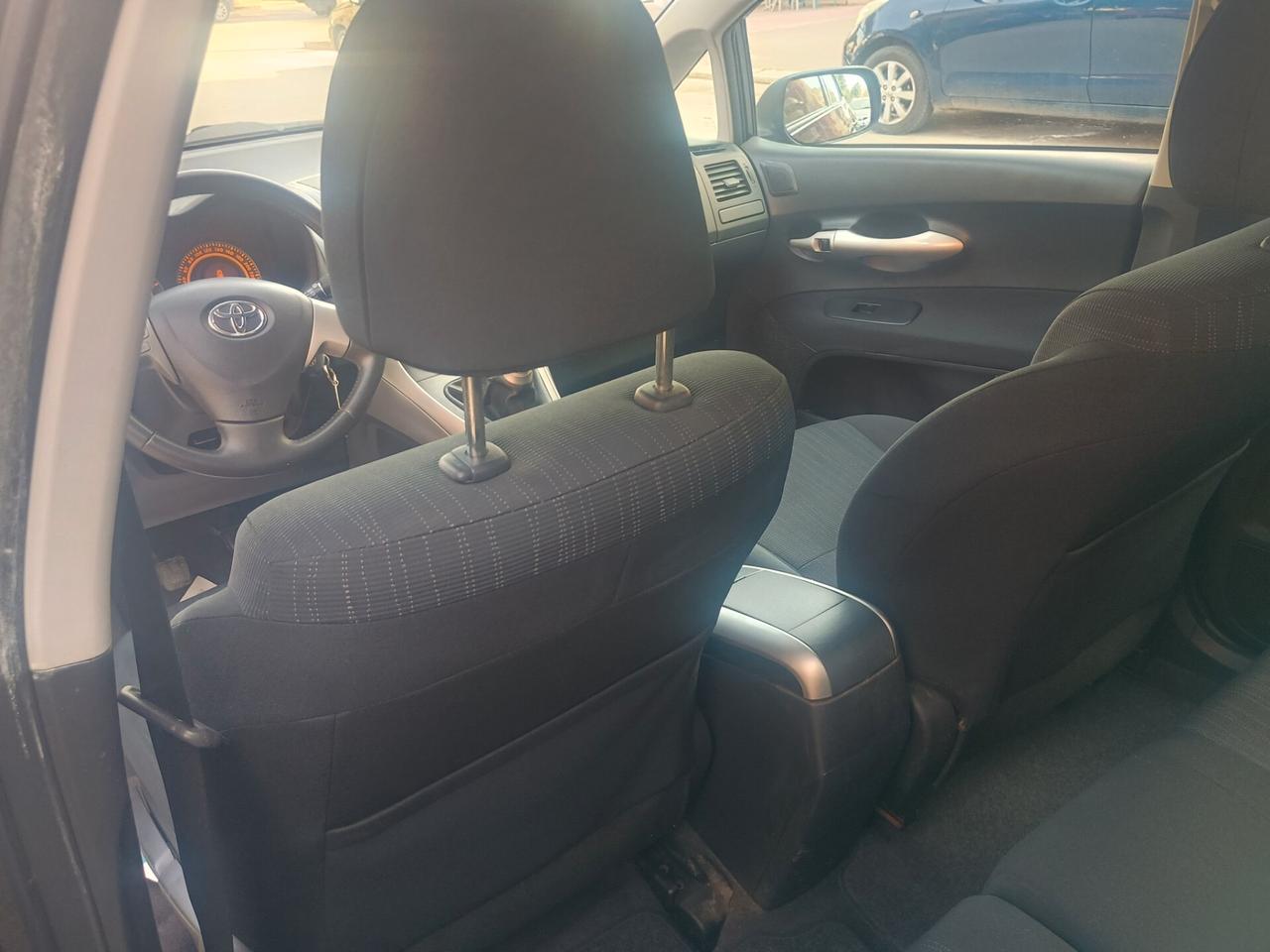 Toyota Auris 1.4 D-4D 5 porte Sol MY'08