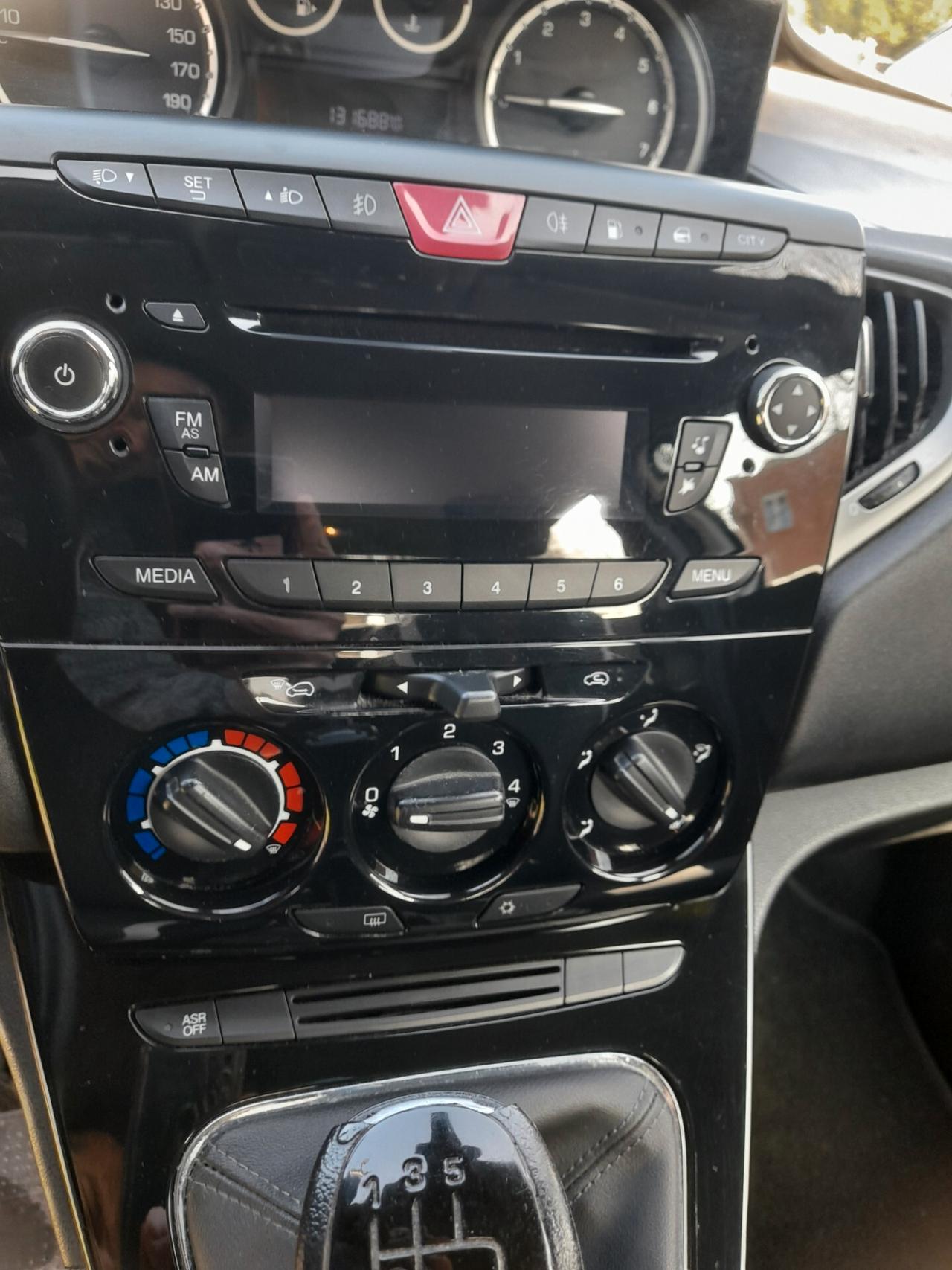 Lancia Ypsilon 0.9 TwinAir 85 CV Metano