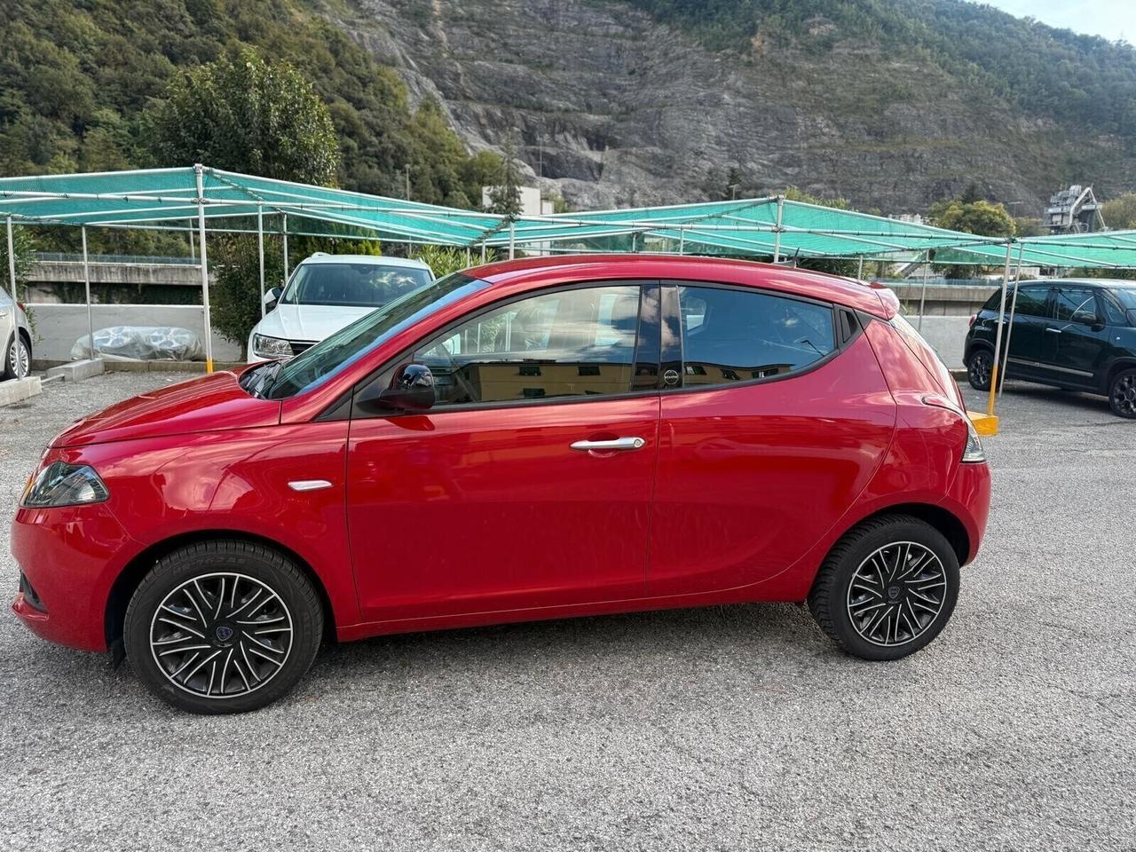 Lancia Ypsilon 1.0 FireFly 5 porte S&S Hybrid Ecochic Gold