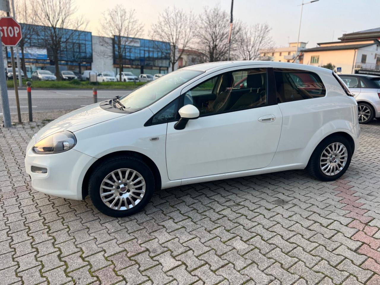 Fiat Punto 1.4 benzmetano ok Neopatentati