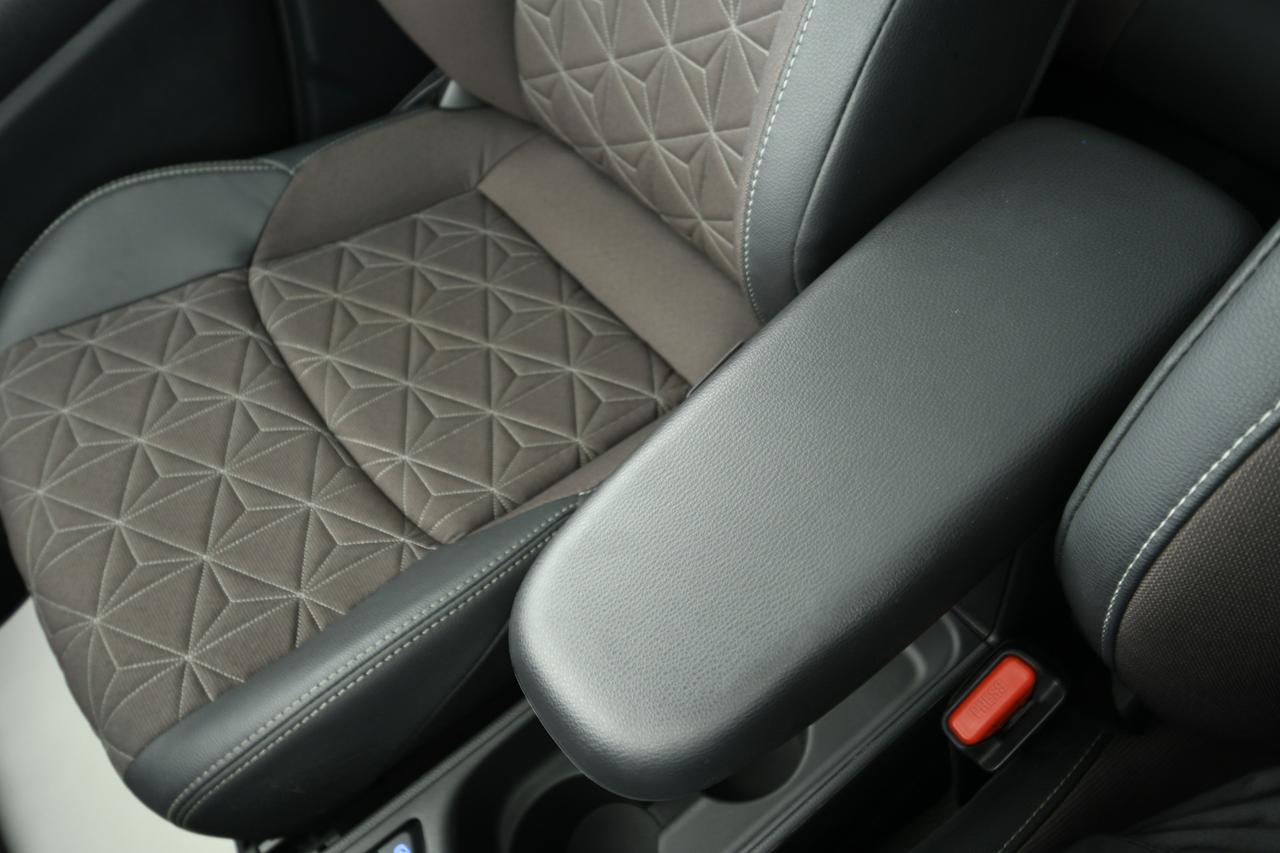 TOYOTA Yaris Cross 1.5h Lounge fwd 116cv e-cvt NEOPATENTATI+CAMERA+ACC