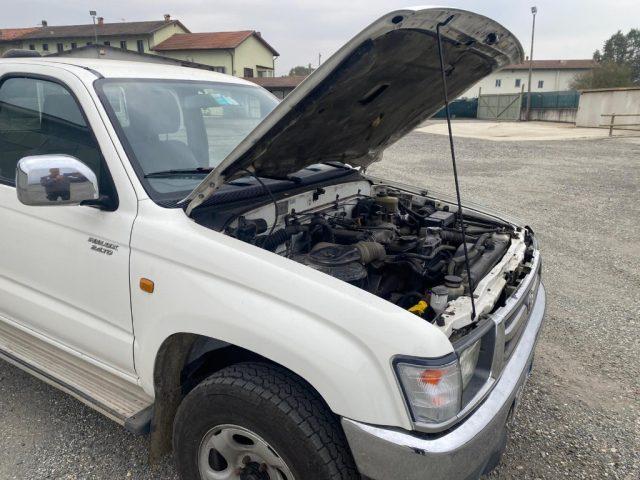 TOYOTA Hilux 2.4 TD 4WD 2/2 Extra Cab Pup. SR5