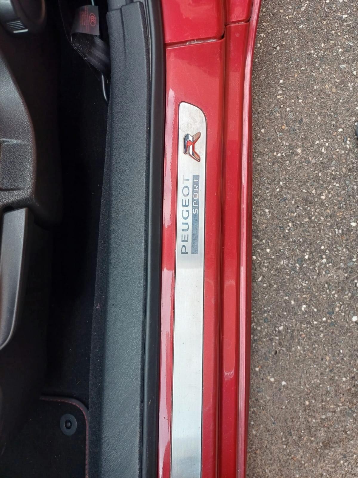 Peugeot RCZ R THP 270