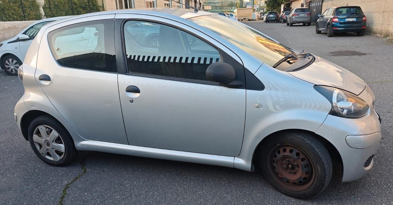 Toyota Aygo 1.0 - Connect con navigatore Tom Tom