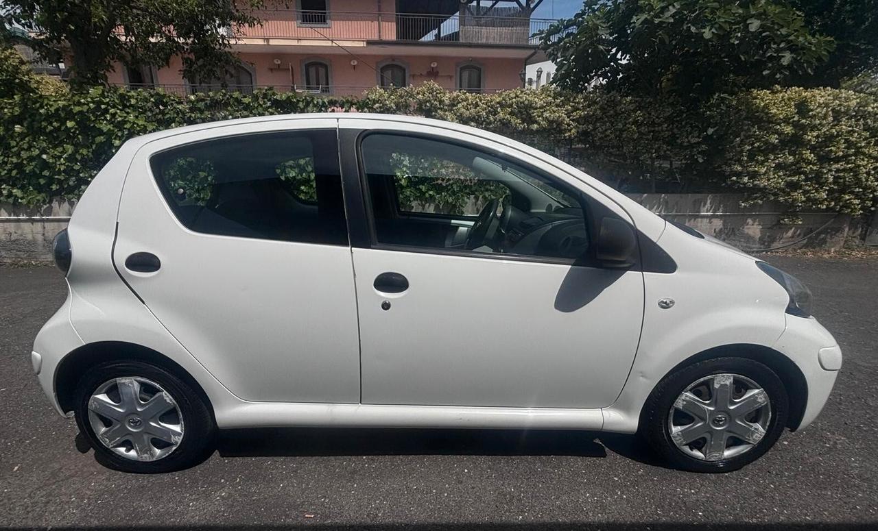 Toyota Aygo 1.0 12V VVT-i 5 porte Now Connect
