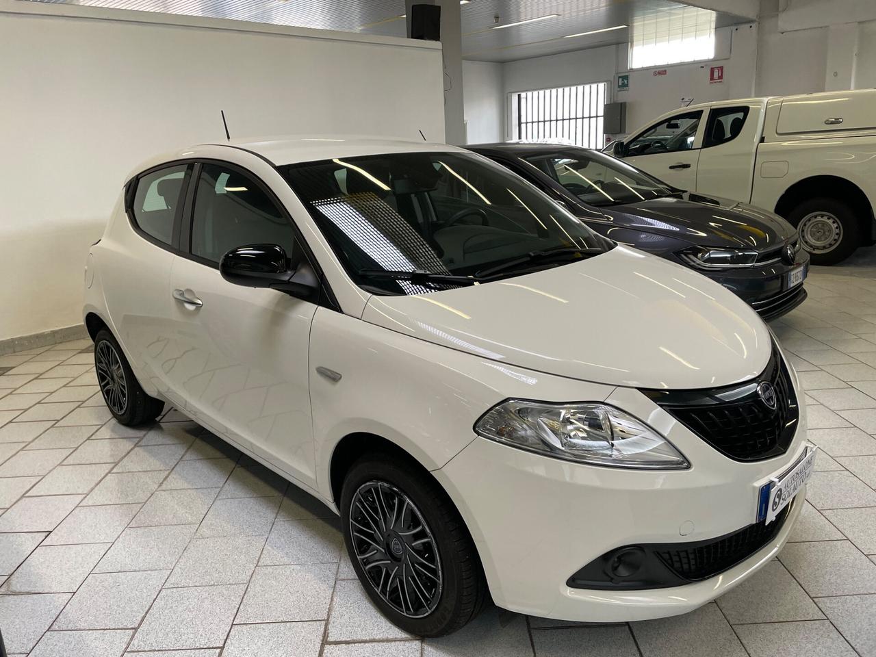 Lancia Ypsilon 1.0 FireFly 5 porte S&S Hybrid Oro