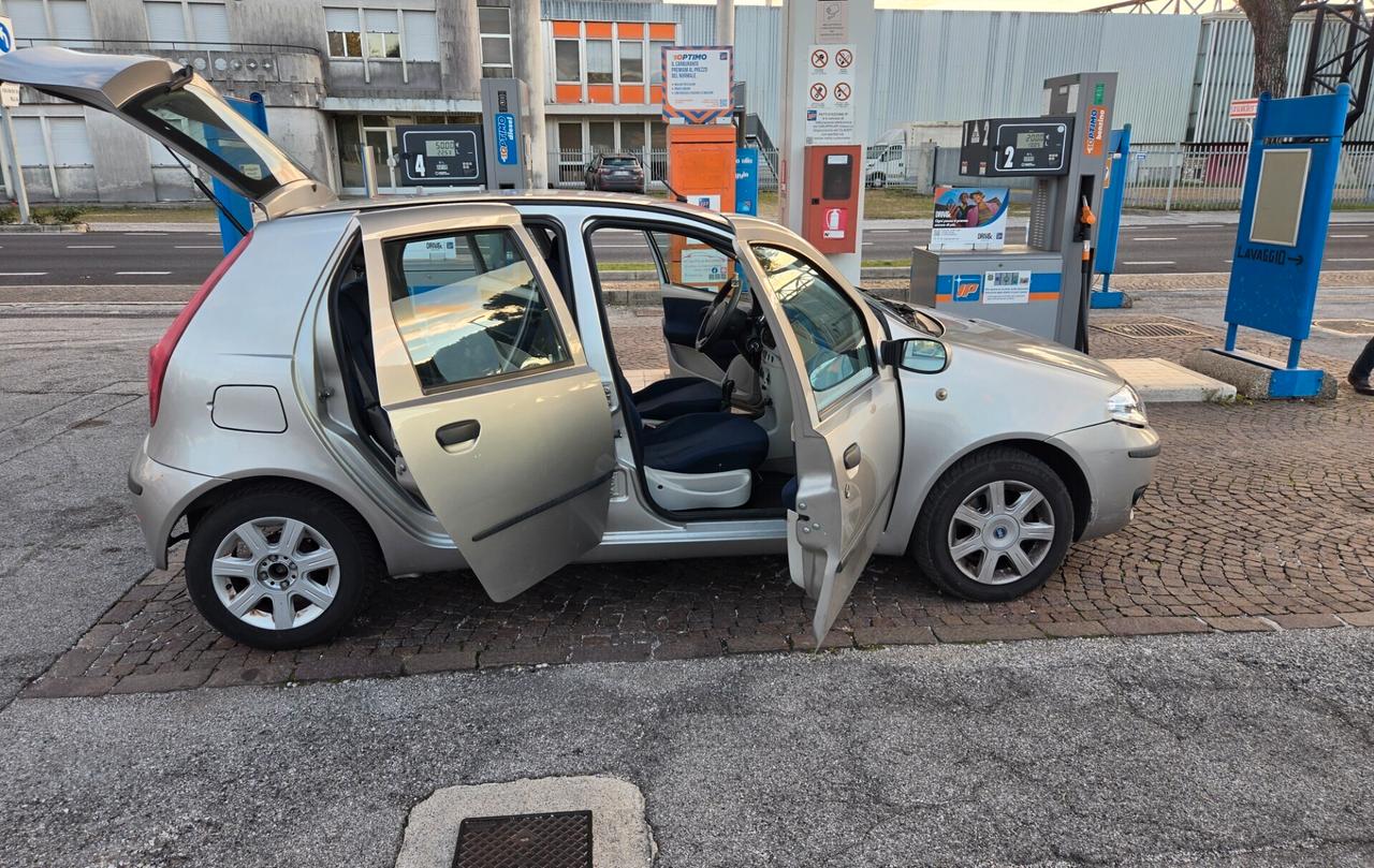 Fiat Punto 1.3mtj 5p anno 2003 con 342.000km Neopatentati ok