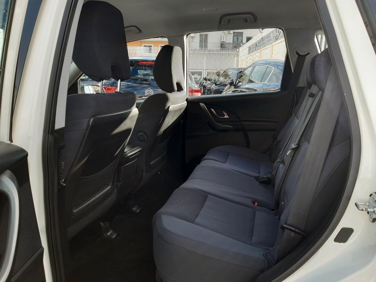 Mahindra XUV500 2.2 16v W6 fwd 7p.ti M1