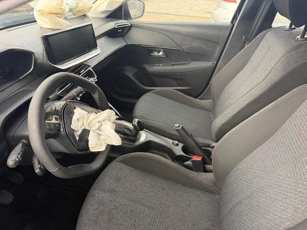 Peugeot 208 1,2 sinistrato - 2025