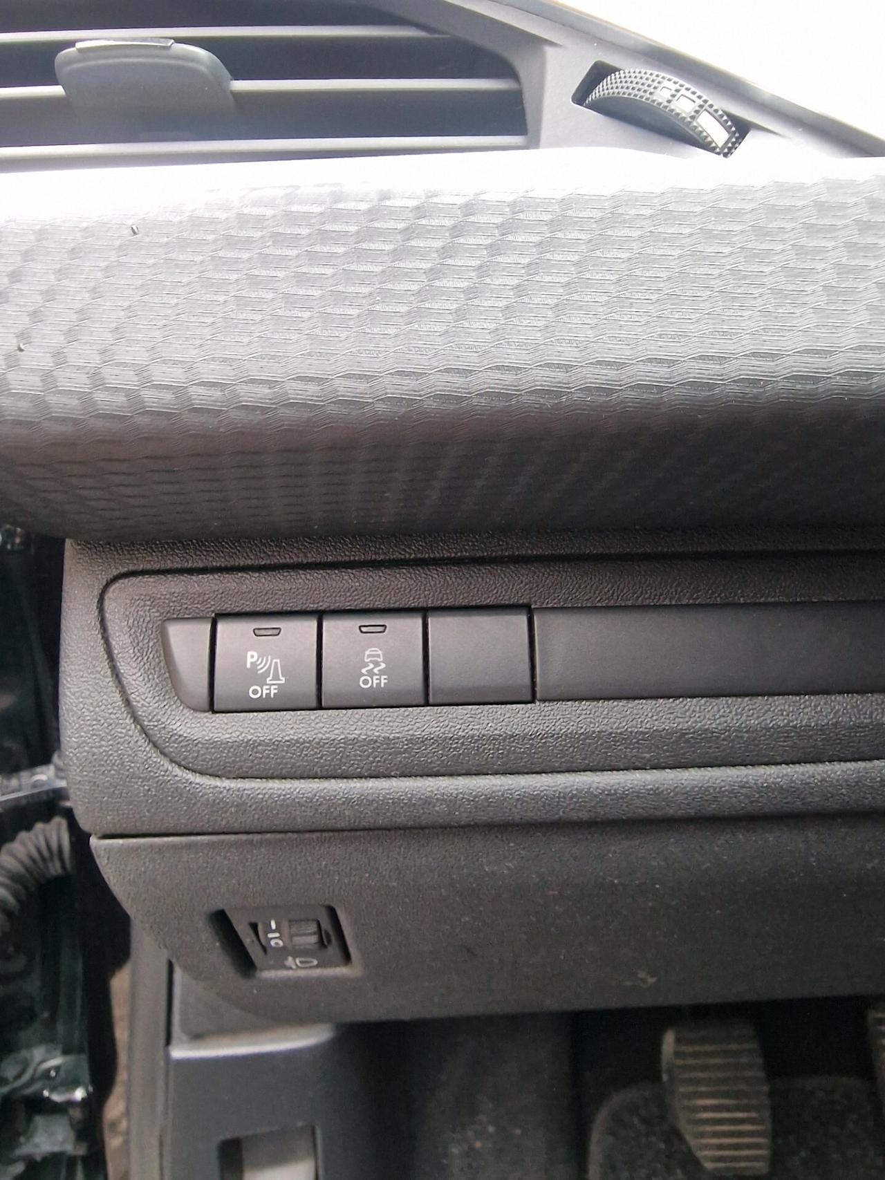 Peugeot 2008 PureTech 82 Allure, 119 mila chilometri