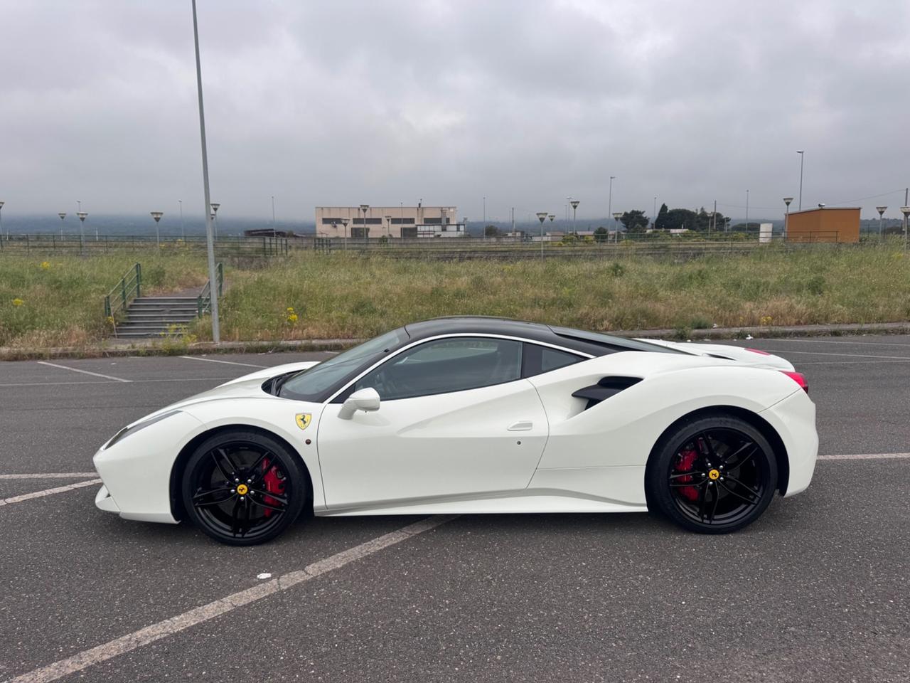 Ferrari 488 GTB PERMUTE iva book full lift carbonio