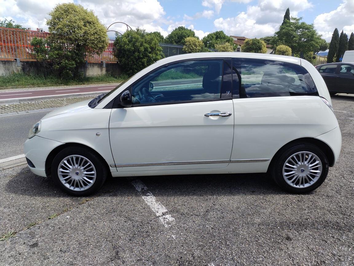 Lancia Ypsilon 1.2 8v Fire 97000km euro 5 2011