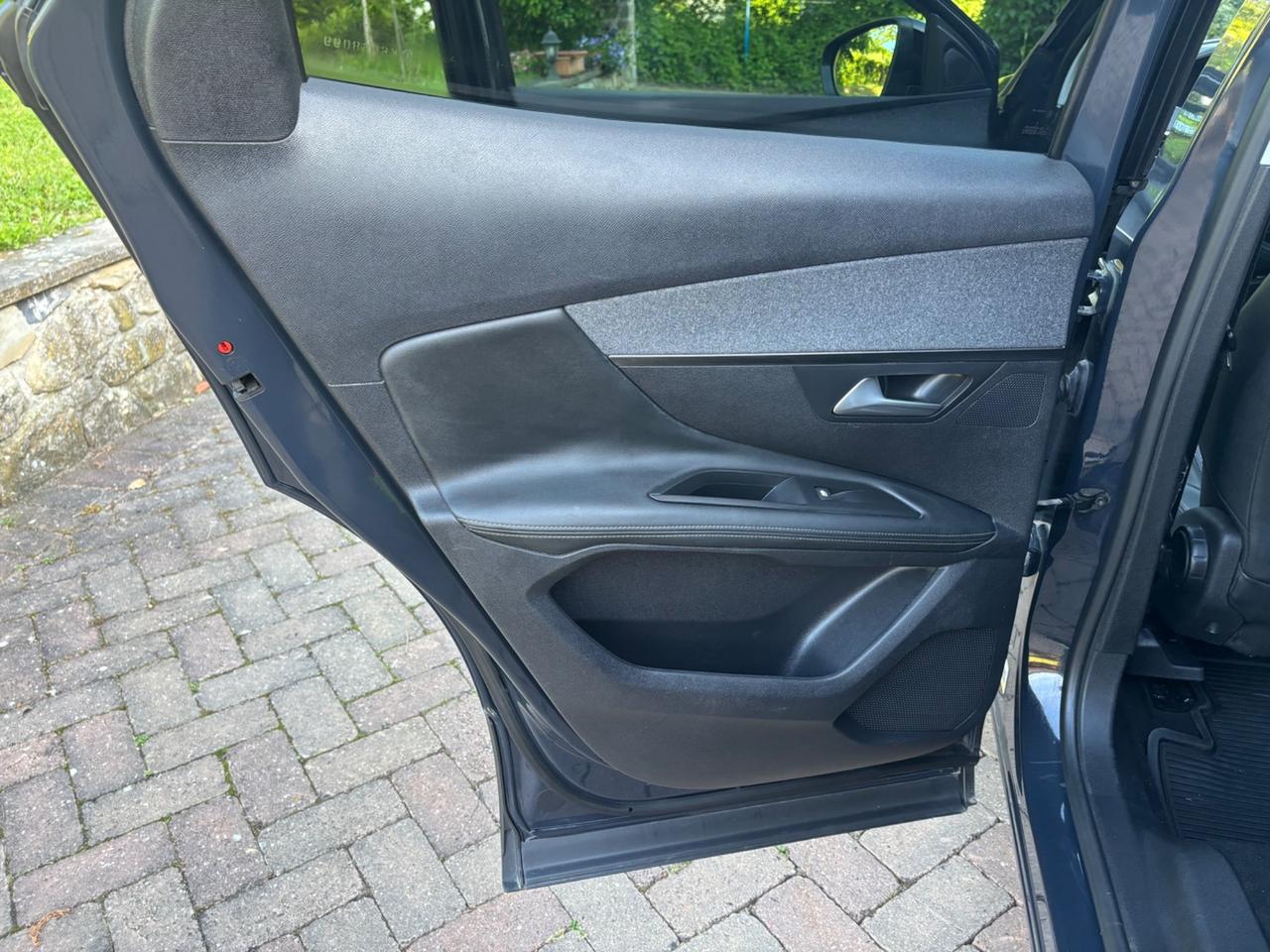 Peugeot 3008 BlueHDi 130 S&S Allure CAMBIO AUTOMATICO.