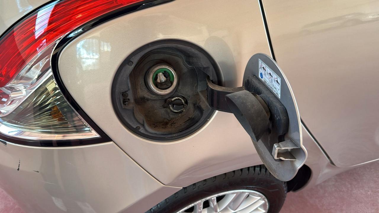 Lancia Ypsilon 1.2 69 CV 5 porte GPL Ecochic Silver