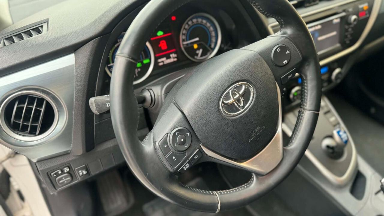 Toyota Auris Anno 2013 1.8 Hybrid Lounge